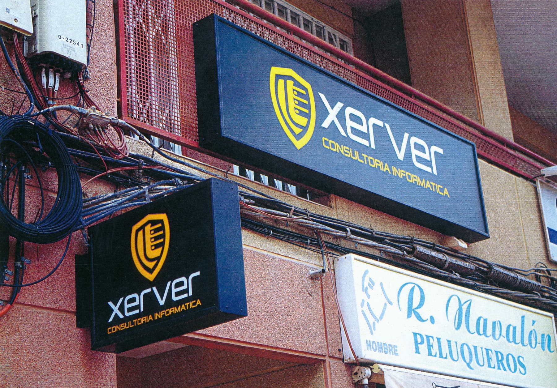 Banderola luminosa a doble cara de Xerver Consultoría Informática